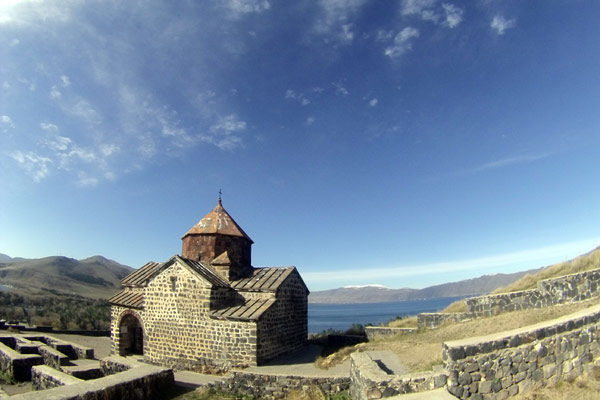 mosteiro-armenia-sevan